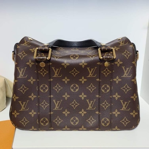 Authentic Louis Vuitton Manhattan Rank SA - Picture 6 of 6